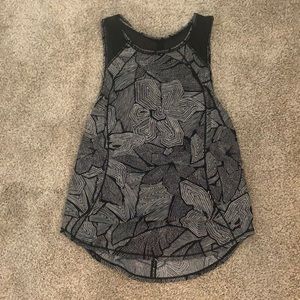 Lululemon black and white tank